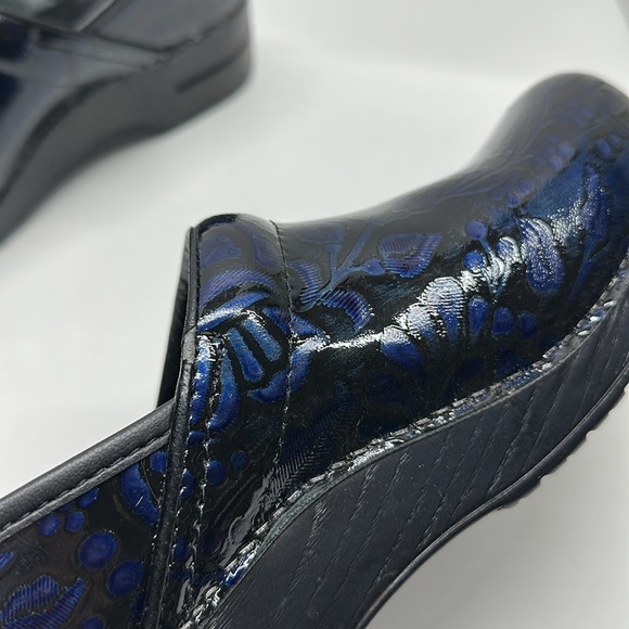 Dansko Clogs Slip On Comfort Shoes Patent Shiny Leather Floral Black Blue 42 12 - Picture 6 of 10